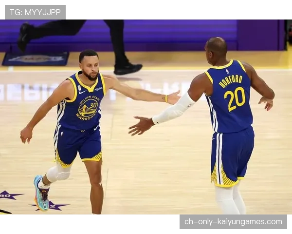 勇士击败太阳,库里领军全场表现精彩,勇士库里经典比赛 勇士击败太阳,库里领军全场表现精彩,勇士库里经典比赛